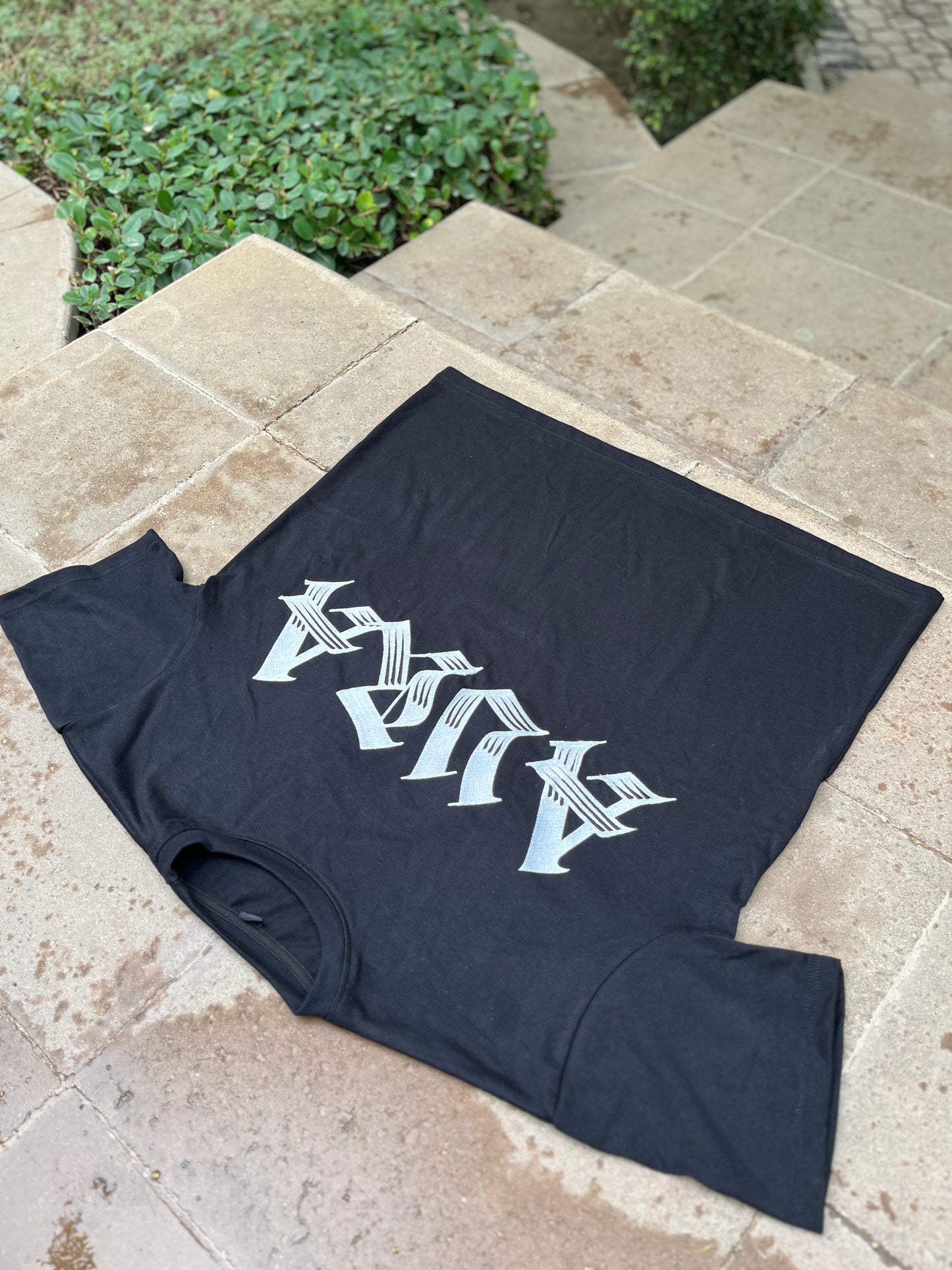 AURA X MEGUMI - T-shirt